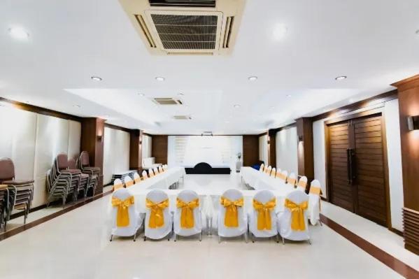 Sarita Cha Let And Spa Pantai Jomtien Luaran gambar
