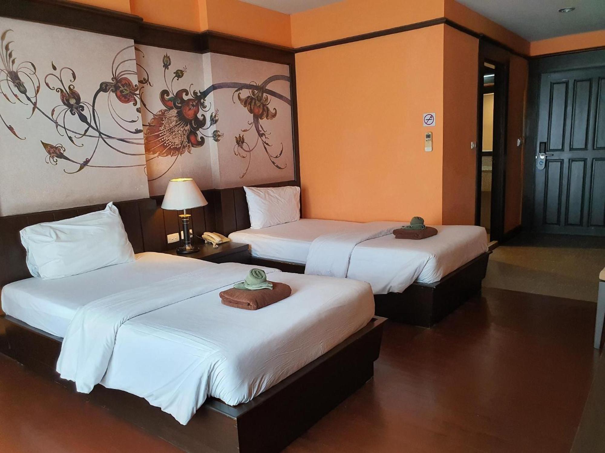 Sarita Cha Let And Spa Pantai Jomtien Luaran gambar